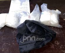 Pengedar Narkoba di Kampar Ditangkap, Polisi Temukan 3,6 Kg Sabu-Sabu Dikubur di Belakang Rumah   - JPNN.com