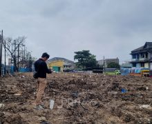 KLH Menyegel TPS Sementara di Pasar Caringin - JPNN.com