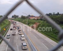 Hadapi Arus Mudik, Jasa Marga Patroli Lubang & Genangan di Tol Semarang-Batang 24 Jam - JPNN.com