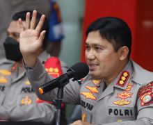 Polisi Tahan Pedemo yang Memukul Kasat Intel Polres Metro Jakarta Pusat - JPNN.com