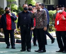 Jokowi Bicara soal Reshuffle Kabinet di Pasar Tanah Abang - JPNN.com