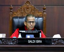 3 Hakim MK Dissenting Opinion, Saldi Isra Setuju Jokowi Manfaatkan Bansos dan Aparat untuk Paslon 02 - JPNN.com
