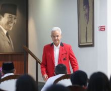 Berjas Merah, Ganjar Pranowo Hadiri Perayaan HUT ke-51 PDIP di Sekolah Partai - JPNN.com