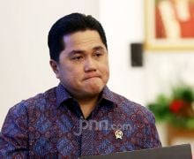 Kagumi Perjuangan Ibu Driver Ojol, Erick Thohir Lakukan Aksi Spontan Ini - JPNN.com