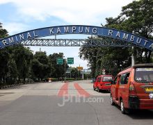 Menjelang Libur Nataru, Penumpang Mulai Padati Terminal Kampung Rambutan - JPNN.com