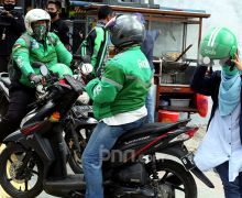 Terjadi Lagi, Bentrokan Ojol vs Opang di Bandung, Massa Diduga Bakar Pangkalan Ojek - JPNN.com