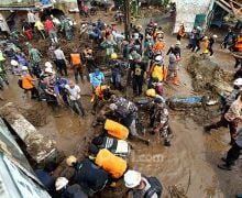 Banjir Bandang Terjang Jembatan Cipager Cirebon, Pemprov Langsung Bergerak - JPNN.com