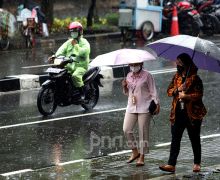 Simak Prakiraan Cuaca Besok Minggu, Warga di Jawa, Sumatra, dan Sulawesi Waspada! - JPNN.com