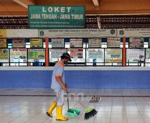 Viral, Calo Paksa Penumpang Bayar Tiket Bus di Terminal Bekasi, Astaga - JPNN.com