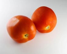 10 Manfaat Tomat untuk Menjaga Kesehatan Kulit Wajah - JPNN.com
