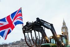 Dunia Hari Ini: Petani di Inggris Berdemo dengan Konvoi Traktor ke Pusat London - JPNN.com