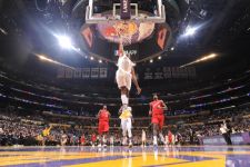 Natal Spesial! Lakers Patahkan Rekor Buruk Derby LA - JPNN.com