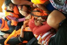 Kapal Retak, Kami Terapung Melawang Gelombang Besar - JPNN.com