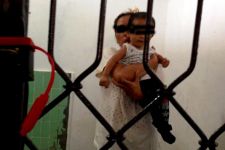 Miris! Bayi Itu Ikut Mamanya di Tahanan - JPNN.com