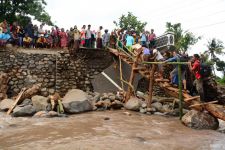 10 Korban Jembatan Putus Ditemukan Meninggal - JPNN.com