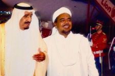 Ada Foto Habib Rizieq Jalan Bareng Raja Salman, tapi... - JPNN.com