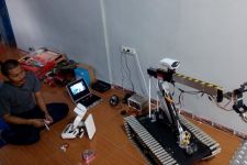 Hebat! Tamatan SMP Ciptakan Robot Penjinak Bom - JPNN.com