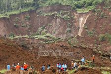 Banjir dan Longsor Kepung Kecamatan Cicurug, Kabupaten Sukabumi - JPNN.com Jabar