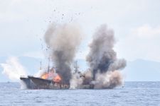 Dua Kapal Ikan Asal Filipina Ditenggelamkan - JPNN.com