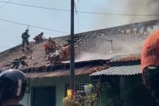 Kebakaran Terjadi di Perumahan Dinas TNI AD Kodam Surabaya - JPNN.com Jatim