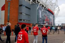 Kasus Covid-19 Masih Tinggi di Inggris, Begini Syarat Masuk Old Trafford - JPNN.com