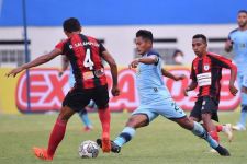 Persela Lamongan vs Persipura Jayapura: Iwan Setiawan Sebut Kualitas Mutiara Hitam Menurun - JPNN.com