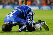 Eks Penyerang Chelsea dan Newcastle Demba Ba Resmi Pamit dari Dunia Sepak Bola - JPNN.com