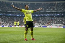 Borussia Dortmund Gulung Besiktas, Jude Bellingham Masuk Buku Sejarah - JPNN.com