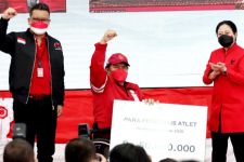 Bu Mega Bergaya Anak Muda saat Berikan Apresiasi untuk Atlet Paralimpiade Tokyo - JPNN.com