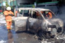 Distarter, Mobil Imam Hangus Terbakar, Begini Rupanya - JPNN.com Jatim