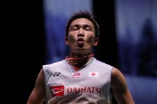 Pelatih Jepang Bongkar Penyebab Kegagalan Kento Momota di Olimpiade dan Piala Sudirman - JPNN.com