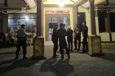 Klaim Tetangga Mencuri, Menantu Faruk Dibacok di Bulak Banteng Surabaya - JPNN.com Jatim