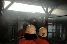 Bocah Main Korek Api, Rumah di Keputih Surabaya Kebakaran - JPNN.com Jatim