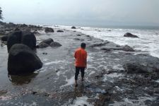 Siswa SD Hilang Tenggelam di Pantai Karangpapak Sukabumi - JPNN.com