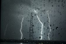 BMKG: Tiga Wilayah Sumbar Ini Berpotensi Hujan Lebat Disertai Petir dan Angin Kencang - JPNN.com Sumbar