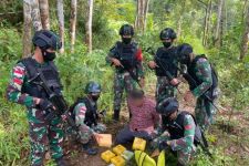 Kapten Frelly Dapat Info, Pasukan TNI Bersenjata Bergerak, H Tak Berkutik - JPNN.com