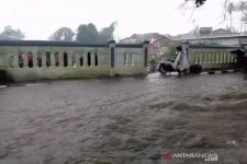 Kota Sukabumi Dikepung Banjir dan Longsor - JPNN.com