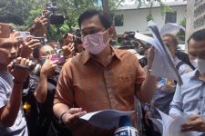 Olivia Nathania Terjerat Kasus Penipuan, Farhat Abbas Salahkan Nia Daniaty - JPNN.com