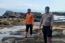 Lagi Asyik Berenang Tiba-tiba Gelombang Menerjang, Suherman Hilang - JPNN.com