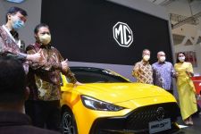 Bupati Zaki: GIIAS 2021, Awal Kebangkitan Industri Otomotif Nasional - JPNN.com