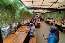 Gubernur Anies Datangi Foodcourt Ramai Pengunjung, Tak Kebagian Meja, Ini yang Terjadi - JPNN.com