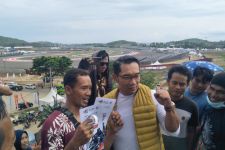 Naik ke ‘Bukit Viral’ Sirkuit Mandalika, Ridwan Kamil Membagikan Tiket Gratis WSBK untuk Warga  - JPNN.com