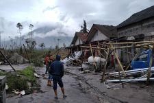PVMBG: Gunung Semeru Masih Berpotensi Mengeluarkan Awan Panas - JPNN.com Jabar