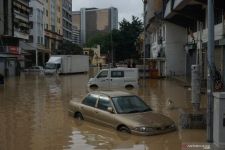 5 Cara Atasi Mobil Saat Terendam Banjir, Nomor 2 Tolong Disimak, Penting - JPNN.com