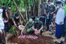 Jenderal Dudung Ziarah ke Makam Korban Tabrak Lari di Nagreg, Simak Pernyataan Tegasnya - JPNN.com