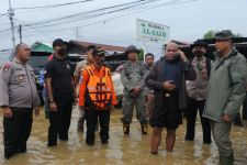 Banjir dan Longsor Terjang Jayapura, 2 Korban Meninggal Dunia Diterbangkan ke Surabaya - JPNN.com