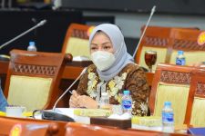 Herry Wirawan Dituntut Hukuman Mati, Adde Rosi Merespons, Simak - JPNN.com