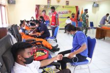 Sambut HUT Ke-50 Basarnas, Kantor Pencarian dan Pertolongan Maumere Gelar Aksi Donor Darah - JPNN.com