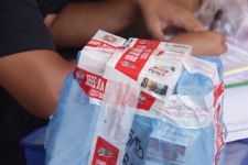 Bea Cukai Kendari Temukan Belasan Ribu Rokok Ilegal di Kawasan Pertambangan - JPNN.com