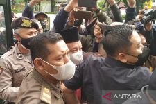 Nasib Herry Wirawan Pemerkosa 13 Santriwati Diputuskan Hari Ini, Lihat Tampangnya - JPNN.com